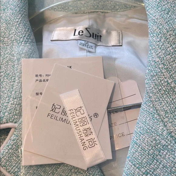 Le Suit Women's Light Green Blazer with White Accents - Picture 5 of 5